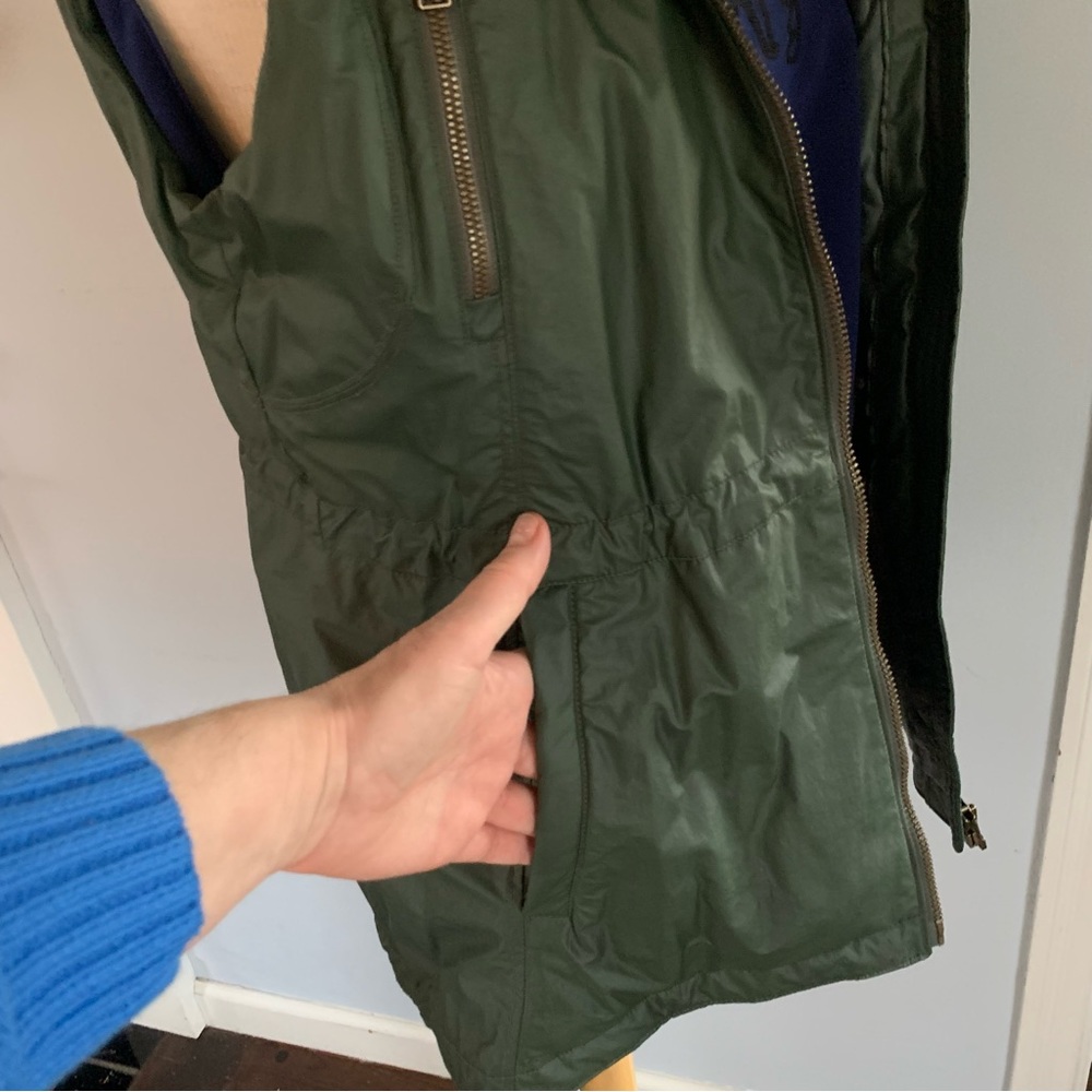 Athleta green Alpine Air Vest with removable faux fur collar Size medium - Picture 8 of 13